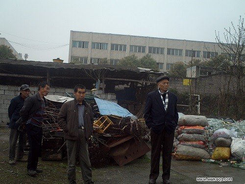  看着残破的企业没路了，董事长吴大合很迷茫