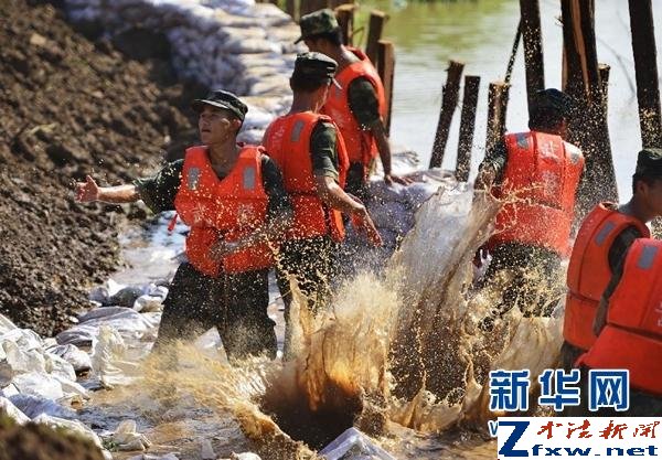 武警部队调4个机动师增援抗洪 总兵力达3.2万