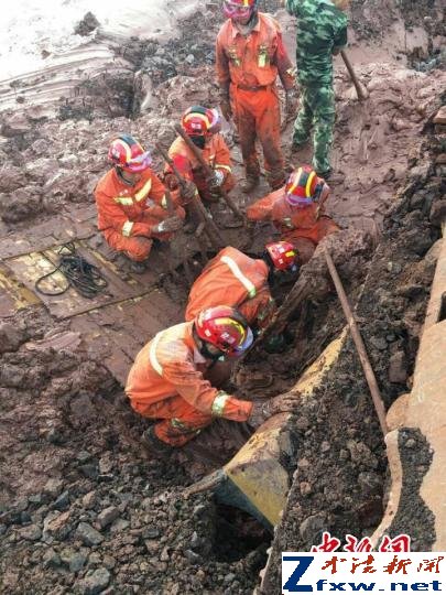 云南玉溪一矿山采石场发生山体滑坡 致一死一伤